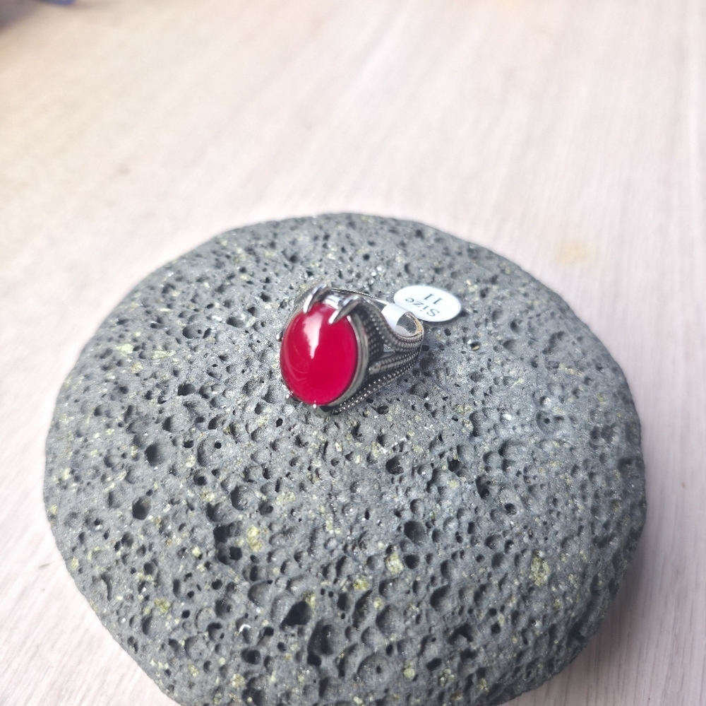 New Stainless Steel Men's Ring With Red Stone Size 11 - Picture 3 of 8